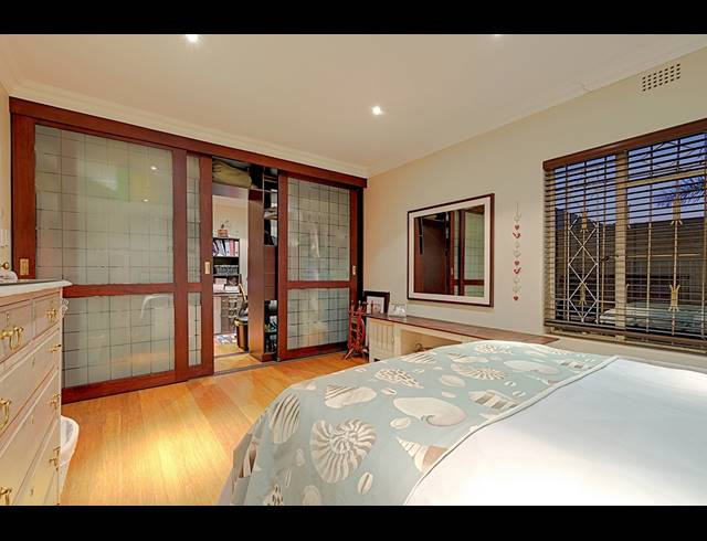 5 BEDROOM HOUSE FOR SALE IN KENSINGTON